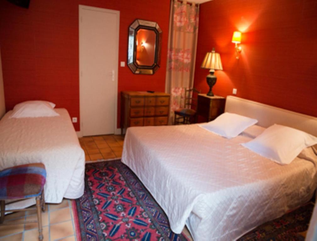 Le Petit Pont Hotel Monce-en-Belin Phòng bức ảnh