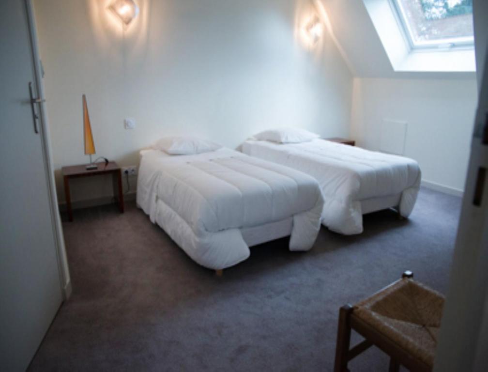 Le Petit Pont Hotel Monce-en-Belin Phòng bức ảnh