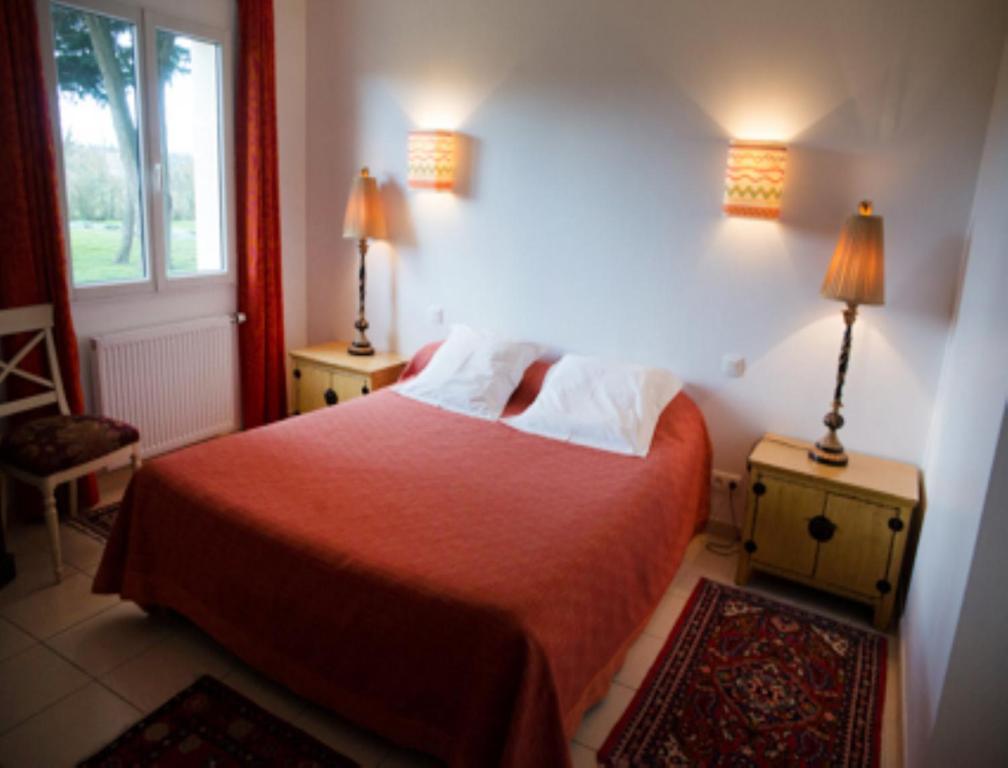 Le Petit Pont Hotel Monce-en-Belin Phòng bức ảnh